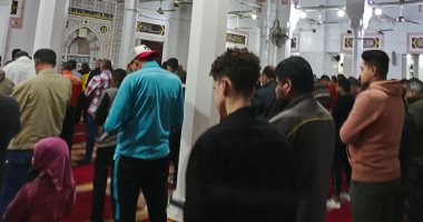 شاهد أول صلاة تراويح من أكبر مساجد الإسماعيلية.. فيديو وصور