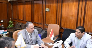 السكرتير العام بقنا يترأس اجتماع لجنة إزالة التعديات على أملاك القطاع العام