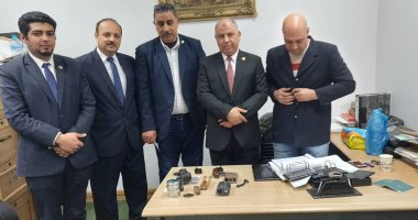 جمارك مطار برج العرب الدولى تضبط محاولة تهريب بندقية مفككة وعدد من المناظير