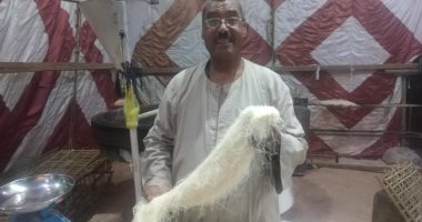 رمضان خير والكل فيه بيرزق.. عم عبد الغفار 20 عاما فى صناعة الكنافة والقطايف بقنا.. ورث الصنعة أبا عن جد والسر فى مقادير  العجين.. كسب الزبائن بالمعاملة الحسنة وجودة المنتج.. صور وفيديو
