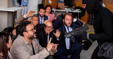 مكتوب عليا الحلقة 3.. محمد ممدوح طبيب وأكرم حسنى يعانى من مرض خطير
