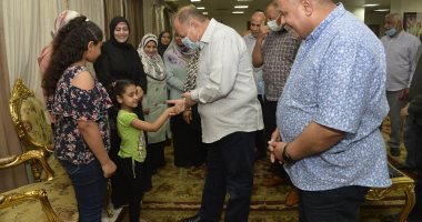 محافظ أسيوط يشهد احتفال اليوم العالمي لمرضى التوحد ويلتقى بالأطفال.. صور