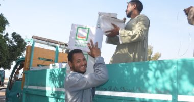 حياة كريمة بالأقصر.. توزيع 4 آلاف كرتونة رمضان على الأسر الأولى بالرعاية بإسنا.. فيديو