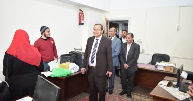 رئيس جامعة سوهاج يتفقد كلية العلوم ويشارك بالكرنفال الطلابى.. صور