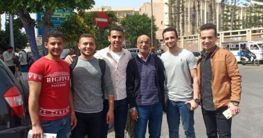 حكاية أكبر طالب بكلية الحقوق فى الإسكندرية.. عم أحمد مدنى عمره 62 سنة وعنده حب للعلم ويتحدث الإنجليزية بطلاقة.. ابنته شجعته على استكمال الدراسة وامتحن معها الثانوية العامة..التحق بالجامعة فكان مثلا لجميع الطلاب