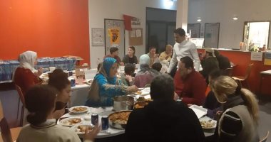رمضان يجمعنا.. ليالى الشهر المعظم تجمع الجاليات المصرية حول العالم على موائد الإفطار.. الزينة والفوانيس وصلاة التراويح بأكبر المساجد أبرز مظاهر احتفال الجالية بالنمسا.. والخيم الرمضانية تجمع المصريين بجنيف