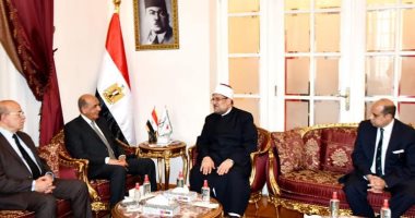 وزير الأوقاف يهنئ رئيس مجلس الدولة بالشهر الكريم