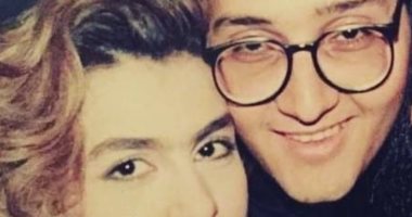  صورة من دولاب الذكريات.. الفنانة سيمون فى حفل تخرج شقيقها