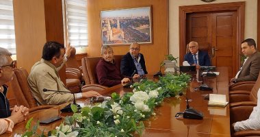 محافظ بورسعيد يوجه بسرعة الانتهاء من مشروعات الطرق.. اعرف التفاصيل