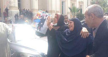 حقها رجع.. لحظة الحكم بإعدام قتلة فتاة المول وزغاريد وفرحة أسرة الضحية.. لايف