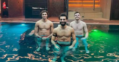 محمد صلاح ينشر صورة داخل حمام السباحة: وقت الاستشفاء 