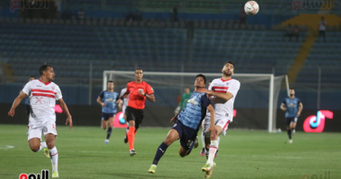 شريف إكرامى يتصدى لتسديدة بن شرقى فى مباراة الزمالك وبيراميدز "فيديو"