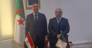 سفير مصر بالجزائر يلتقي وزير الصناعة الصيدلانية الجزائري