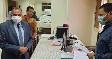 رئيس جامعة بنى سويف يفاجئ المدن الجامعية للاطمئنان على مستوى الخدمة