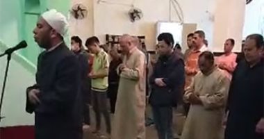 شاهد.. المصلون يؤدون صلاة التراويح في خامس أيام شهر رمضان في الغربية