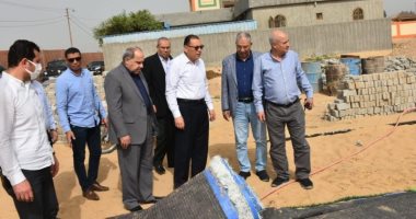 محافظ الشرقية يتفقد مدرسة عمر صميدة وصوامع القمح ويوجه برفع كفاءة الطرق