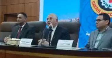 وزير الزراعة من الدقهلية: صلاحيات كبيرة للمحافظين لتسيير عملية توريد القمح.. "القصير": الدولة تراهن على وطنية الفلاح المصري الداعم لبلده فى مواجهة التحديات.. والرقعة الزراعية في مصر ازدادت بنسبة 13%.. فيديو