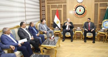 وزير الزراعة: توجيهات رئاسية بالدفع الفورى للمزارعين عند توريد القمح 