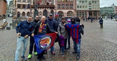 جماهير برشلونة تتجمع فى وسط مدينة فرانكفورت لدعم البارسا بالدوري الأوروبي