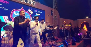 حميد الشاعرى يتخلص من أحزانه ويشارك فى خيمة رمضانية بصحبة هشام عباس
