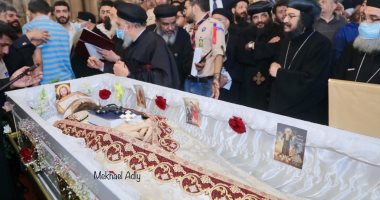 صلاة الجنازة على القمص أرسانيوس ضحية الحادث الإجرامى بالإسكندرية.. صور