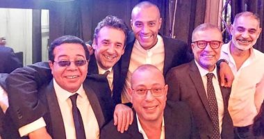 أحمد آدم مع كريم عبد العزيز ومحمود البزاوى وشريف منير: أحلى شلة وحبايب قلبى