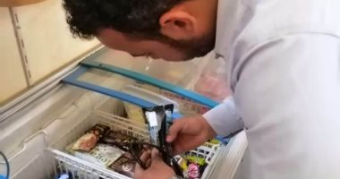 إعدام أغذية ومشروبات "فاسدة" خلال حملة بأسواق أسوان