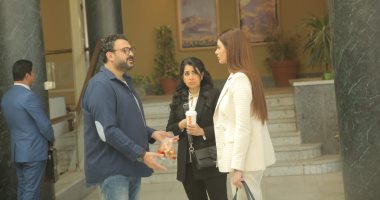 مكتوب عليا الحلقة 8.. لقاء جديد بين أيتن وهنادى وعمرو يضع أكرم حسنى فى اختبار صعب 