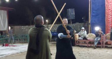 أمسيات التحطيب ولعبة العصا فى ليالي شهر رمضان تجذب الأحباب والأصدقاء بالأقصر