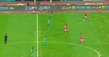 المصري يتقدم بهدف وأداء متواضع للأهلي في الشوط الأول
