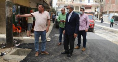 محافظ القليوبية يتابع أعمال رصف أحد شوارع بنها ويوجه بسرعة الانتهاء..صور