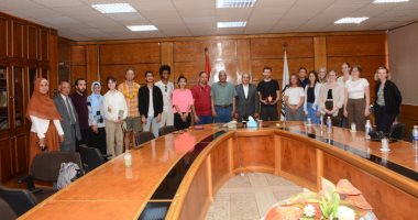 رئيس جامعة أسيوط يلتقى وفدا طلابيا دنماركيا فى ختام زيارته العلمية للجامعة