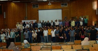 رئيس جامعة أسيوط يقدم نصائح للتغلب على ضغوط العمل أثناء فترة النيابة