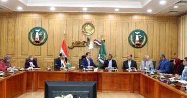 محافظ المنوفية يناقش نسب تنفيذ رصف الطرق بمركزي أشمون والشهداء 