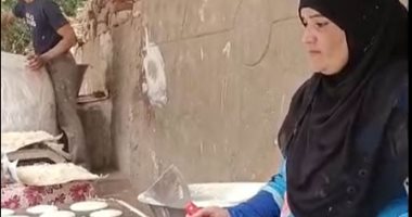 نعجن العجين ونقول يا رب.. "ملكة القطايف" فى بنى سويف: الناس بتحب العصافير