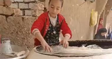 جميلة رمضان.. "جنا" أصغر صنايعية كنافة بتسلى صيامها وتساعد بابا فى بنى سويف