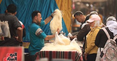 كنافة وقطايف ومكسرات.. عادات وتقاليد الشارع المصرى فى رمضان