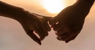 مدام تحب بتنكر ليه؟.. 4 ثنائيات أبراج صعب يعترفوا لبعض بحبهم 