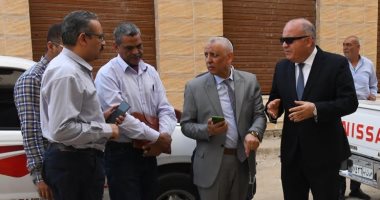 محافظ قنا يجرى جولة ميدانية لمتابعة تجديد شبكات المياه بمنطقة الكنوز 