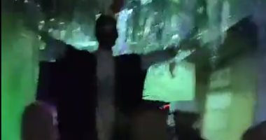 تقاليع المسحراتية..بيلف البلد بـ"دى جى والجلابية البلدى" فى الزقازيق (فيديو)