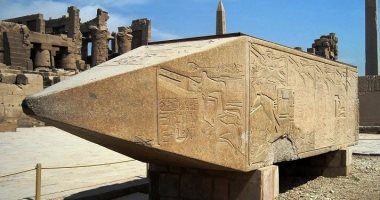 من حجر الجرانيت وتزن 90 طنا .. ترميم مسلة الملكة حتشبسوت بمعابد الكرنك فى الأقصر