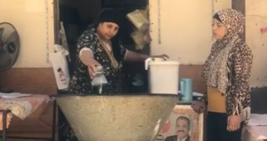 ملكة الكنافة اليدوي في المنصورة "أم علي" هتدوق عندها أحلى كنافة.. لايف