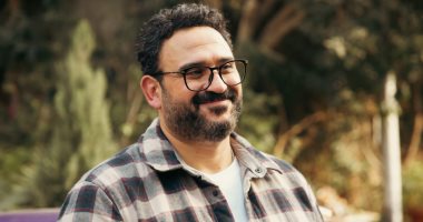 محمد صلاح لأكرم حسني: أنت جامد أوي والفنان يرد:أومال أنت تبقى إيه؟