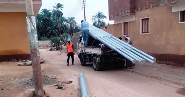 11 صورة توضح استمرار العمل فى مشروعات حياة كريمة بأسوان خلال رمضان