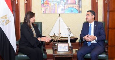 وزيرة الهجرة تبحث استفادة المصريين بالخارج من خدمات البريد المصرى