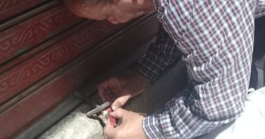 محافظ أسيوط: تحرير 28 محضرا وتشميع محل ومخزن وضبط سلع منتهية الصلاحية 