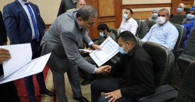 القوى العاملة تُسلم 100 عقد عمل لذوى الهمم بالشرقية ضمن مبادرة حياة كريمة