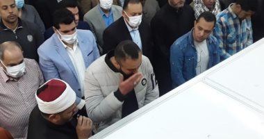 محافظ الشرقية يقدم العزاء فى مدير إدارة الشؤون الإدارية بالديوان العام