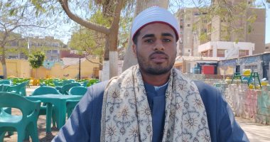 روح المنشاوى فى حنجرته.. "عبد الرحمن" شاب على طريق الكبار فى قراءة القرآن