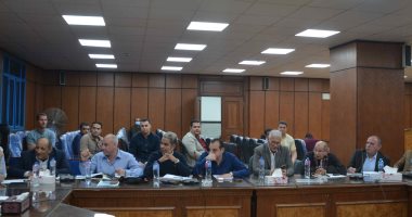محافظ المنيا يطالب النواب بحث المزارعين على توريد محصول القمح للصوامع.. صور